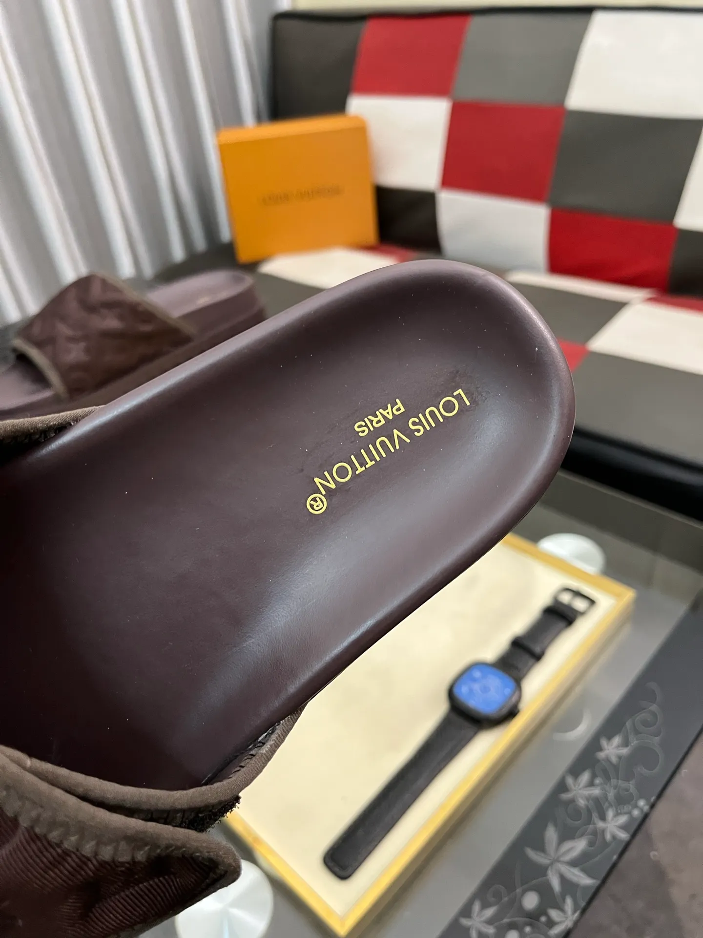 Men's men's shoes💰320⌚️⌚️[Louis Vuitton LV slippers] (high-end cowhide) counter 1:1 fashion style summer must-have! The designer used LV’s iconic outsole. The original simple slippers instantly become fashionable! The upper is made of flexible special cowhide leather straps alternately, and the workmanship is exquisite! A must-have for stylish men in summer, size 38-44